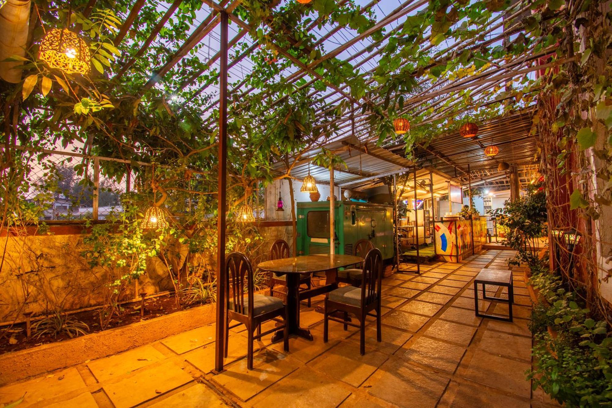 Flora Ecostay Resort And Spa 罗纳瓦拉 外观 照片