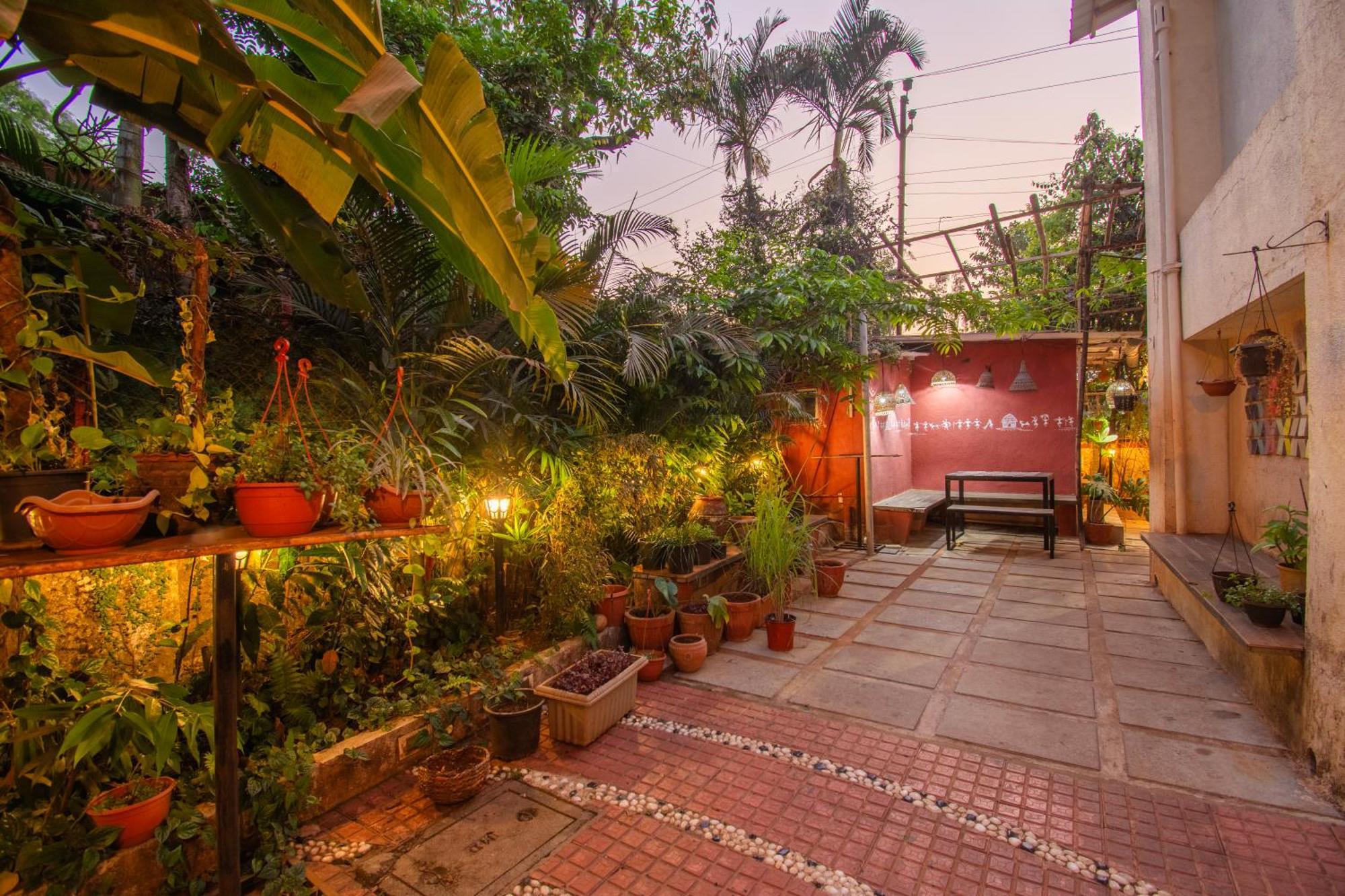 Flora Ecostay Resort And Spa 罗纳瓦拉 外观 照片