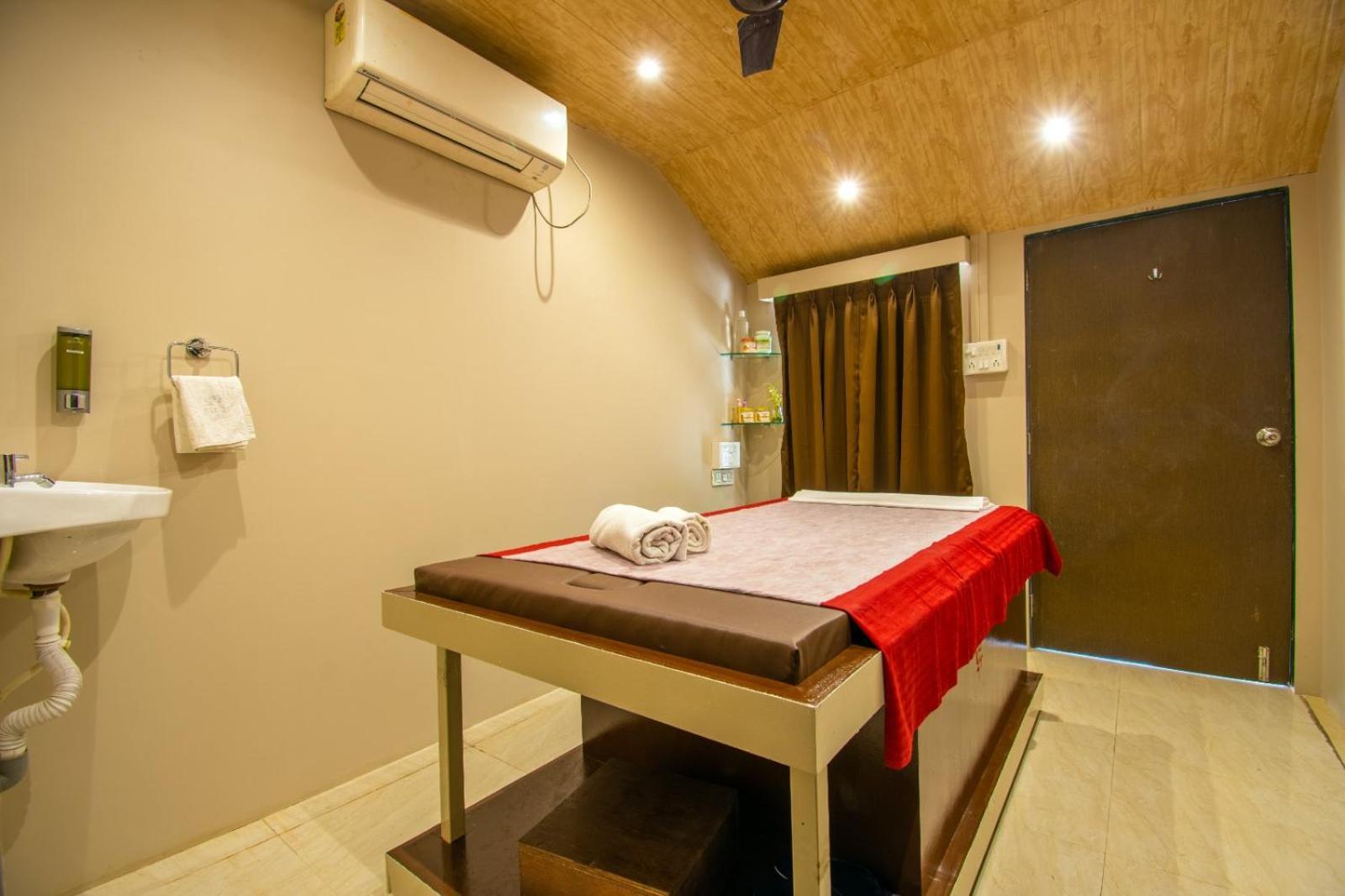 Flora Ecostay Resort And Spa 罗纳瓦拉 外观 照片