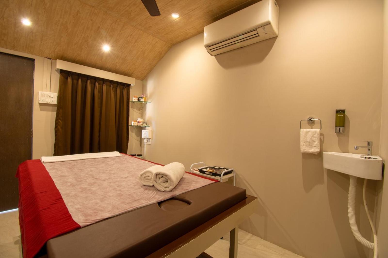Flora Ecostay Resort And Spa 罗纳瓦拉 外观 照片