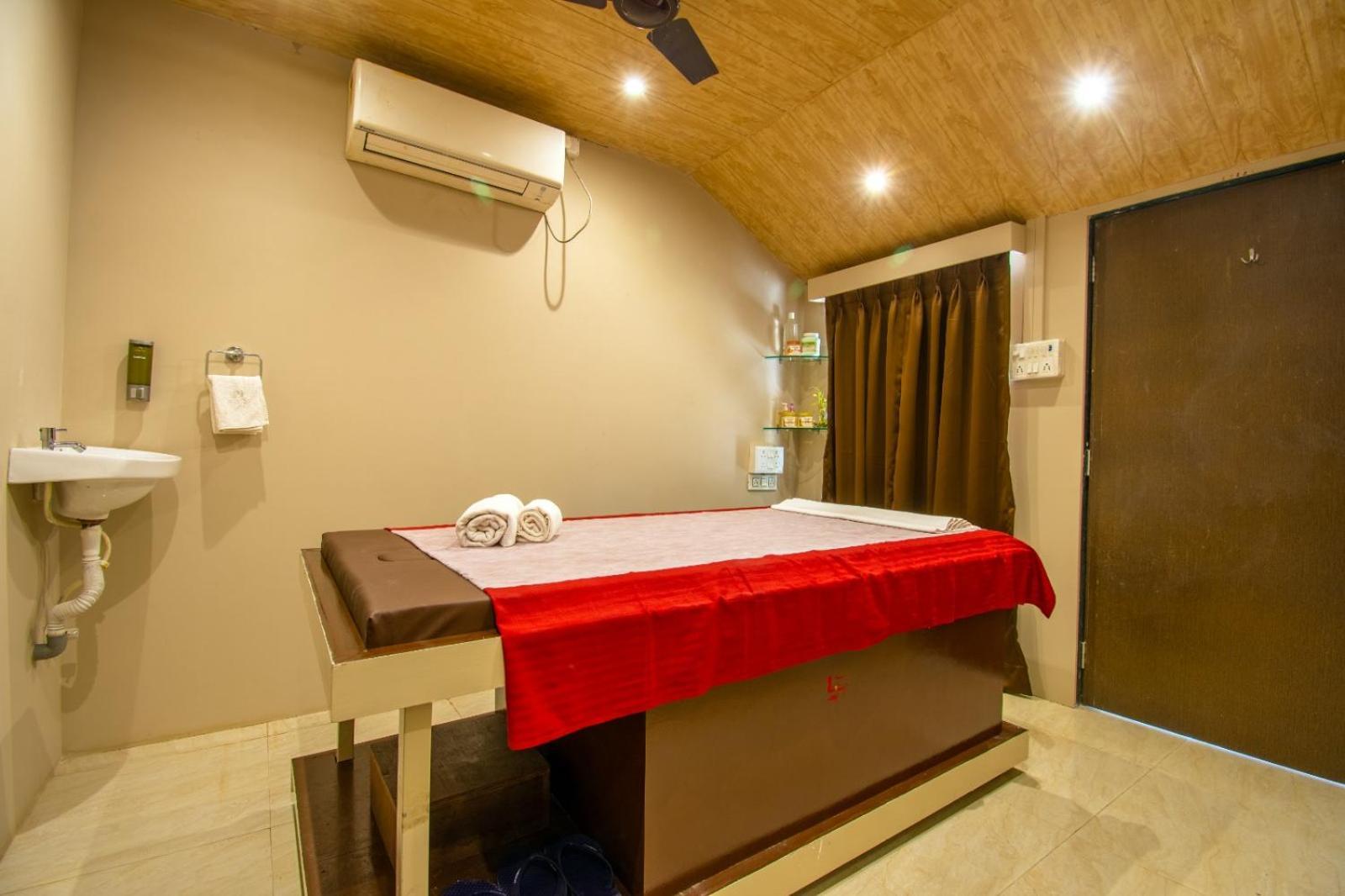 Flora Ecostay Resort And Spa 罗纳瓦拉 外观 照片