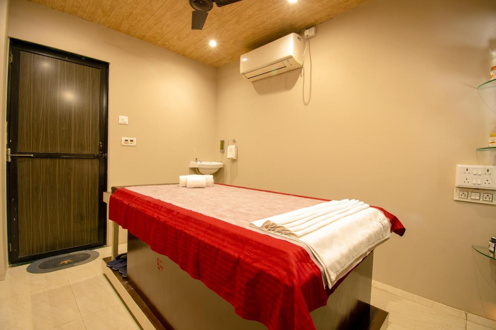 Flora Ecostay Resort And Spa 罗纳瓦拉 外观 照片